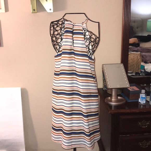 High neck swing Dress - Picture 2 of 8